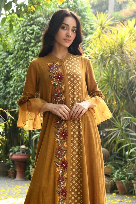 Rekha Agra Yellow Cotton Slub Mandarin Collar Printed Kurta And Pant Set Online at Aza Fashions Rekha Agra_Yellow Cotton Slub Mandarin Collar Printed Kurta And Pant Set _Online_at_Aza_Fashions
