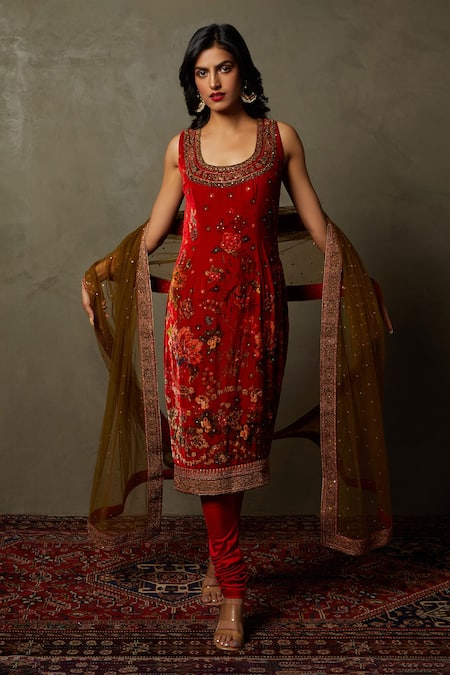 RI.Ritu Kumar Red Churidar Satin Lycra, Dupatta Chinon, Embroidered Set 