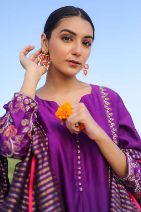 Buy Label Mansi Nagdev Purple Chanderi Silk Sequins, Cut Work, Zari Split V-neck Amirah Kurta Set Buy_Label Mansi Nagdev_Purple Chanderi Silk Sequins, Cut Work, Zari Split V-neck Amirah Kurta Set