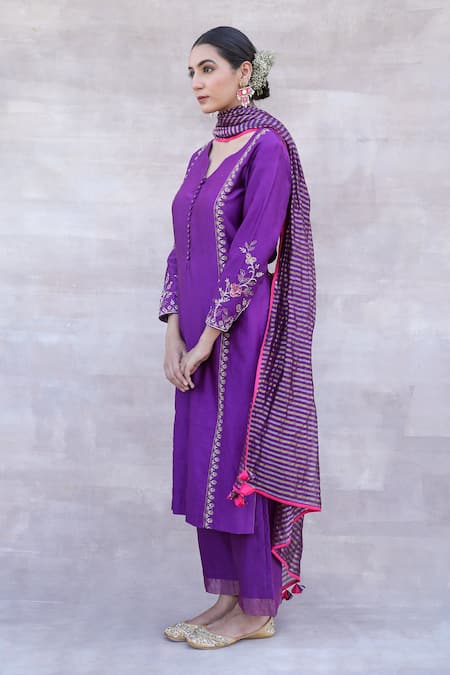 Label Mansi Nagdev Purple Chanderi Silk Sequins, Cut Work, Zari Split V-neck Amirah Kurta Set Online at Aza Fashions Label Mansi Nagdev_Purple Chanderi Silk Sequins, Cut Work, Zari Split V-neck Amirah Kurta Set _Online_at_Aza_Fashions