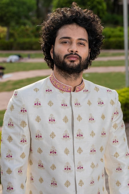 Buy_Hilo Design_White Silk Embroidery Irenic Zari Sherwani Set _Online_at_Aza_Fashions