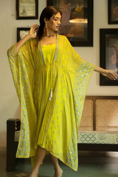 Buy_Surbhi Gupta_Green Georgette V Neck Embroidered Tie-up Kaftan  _Online_at_Aza_Fashions