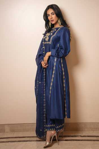 Paulmi And Harsh Embroidered Kurta & Pant Set 