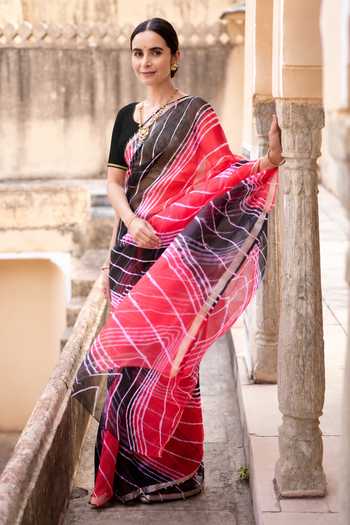 Geroo Jaipur Leheriya Stripe Pattern Saree With Blouse