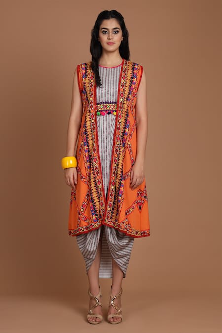 Preeti S Kapoor Grey Crepe Round Printed Draped Dress With Cape Online at Aza Fashions Preeti S Kapoor_Grey Crepe Round Printed Draped Dress With Cape _Online_at_Aza_Fashions