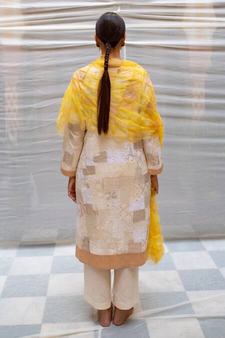 Priyanka Raajiv_Yellow Patch Work Amba Stole _Online_at_Aza_Fashions