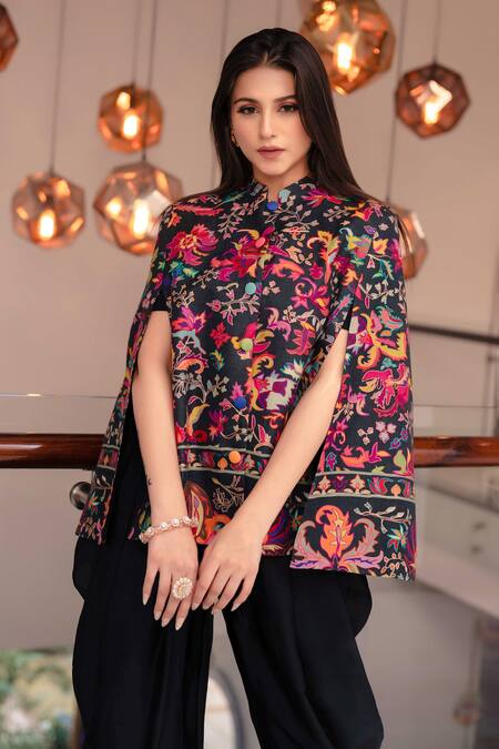 Shop Taroob Black Quality - 100% Wool Kalamkari Chinese Collar Pure Print Cape at Aza Fashions Shop_Taroob_Black Quality - 100% Wool Kalamkari Chinese Collar Pure Print Cape_at_Aza_Fashions