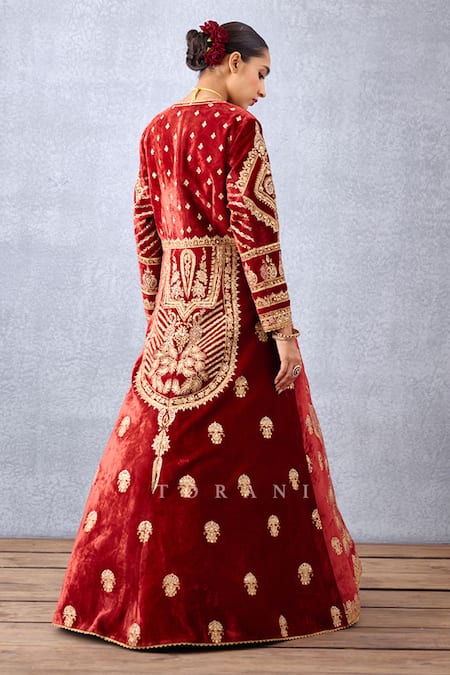 Shop Torani Red Silk Embroidery Boat Neck Sindoori Rabia Jacket And Anarkali Set at Aza Fashions Shop_Torani_Red Silk Embroidery Boat Neck Sindoori Rabia Jacket And Anarkali Set _at_Aza_Fashions