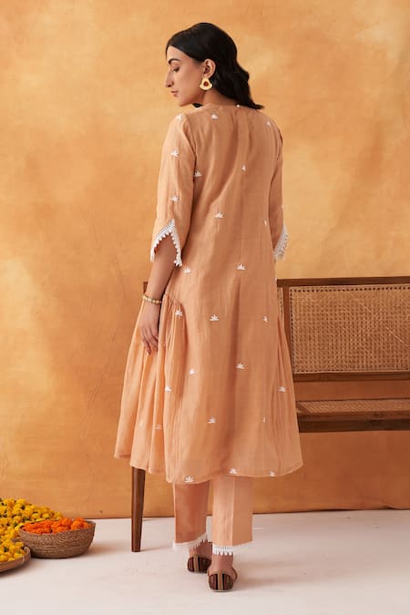 Shipraa Grover Ara Chanderi Resham Embroidered Kurta Pant Set 