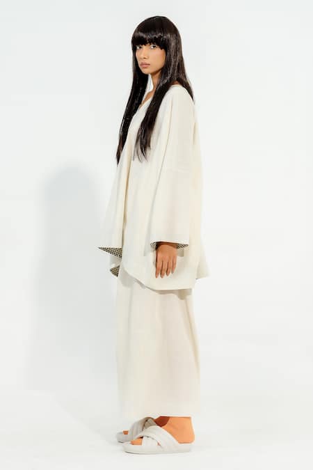 Shop Stoique Off White Cotton, Muslin V-neck Avocado Applique Work Top at Aza Fashions Shop_Stoique_Off White Cotton, Muslin V-neck Avocado Applique Work Top _at_Aza_Fashions