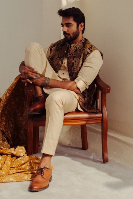 Shop Ankita Shahabadi Brown Silk Abstract Print Bundi And Kurta Set at Aza Fashions Shop_Ankita Shahabadi_Brown Silk Abstract Print Bundi And Kurta Set _at_Aza_Fashions