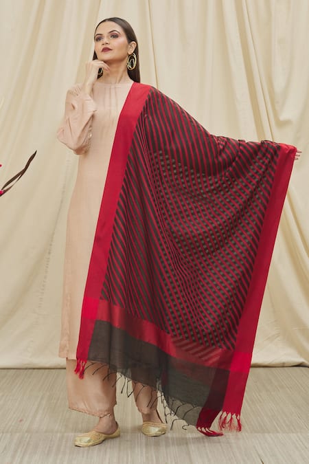Naintara Bajaj Stripe Woven Black Dupatta 