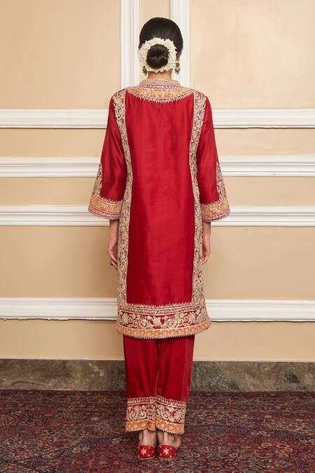 Sheetal Batra_Red Dupatta  Organza, Kurta  Pure Chanderi, Embroidered A-line Set _Online_at_Aza_Fashions