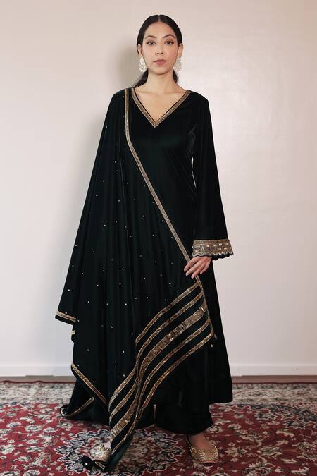 Shop Shrutkirti Green Silk, Velvet Tassels V-neck Embroidered Kurta Palazzo Set at Aza Fashions Shop_Shrutkirti_Green Silk, Velvet Tassels V-neck Embroidered Kurta Palazzo Set_at_Aza_Fashions
