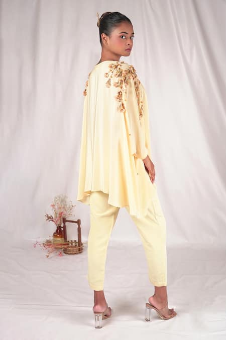 Shop Seesa Cream Linen Cigarette Pant at Aza Fashions Shop_Seesa_Cream Linen Cigarette Pant _at_Aza_Fashions