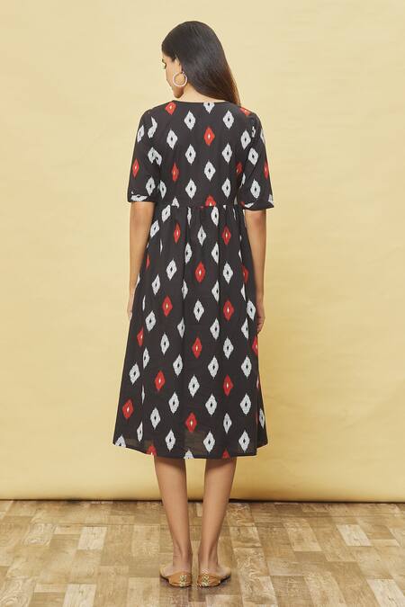 Shop Samyukta Singhania Black Cotton Printed Dress at Aza Fashions Shop_Samyukta Singhania_Black Cotton Printed Dress_at_Aza_Fashions