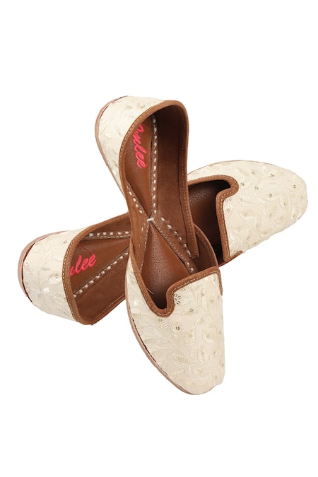 Imlee Jaipur Leaf Embroidered Moccasin Juttis 