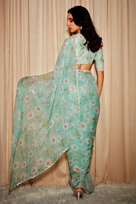 Shop Dohr India Green Organza, Silk Sequins, Scallop Border Saree With Unstitched Blouse Piece at Aza Fashions Shop_Dohr India_Green Organza, Silk Sequins, Scallop Border Saree With Unstitched Blouse Piece _at_Aza_Fashions