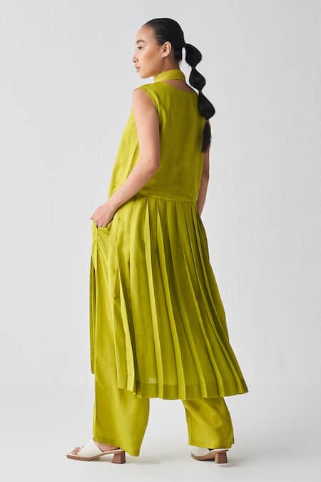Shop Three Green Silk Crepe Plain V Neck Tunic at Aza Fashions Shop_Three_Green Silk Crepe Plain V Neck Tunic _at_Aza_Fashions