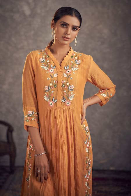 Shop Hirika & Dhruti Orange Chanderi, Cotton Embroidery V-neck Floral Kurta And Pant Set at Aza Fashions Shop_Hirika & Dhruti_Orange Chanderi, Cotton Embroidery V-neck Floral Kurta And Pant Set _at_Aza_Fashions