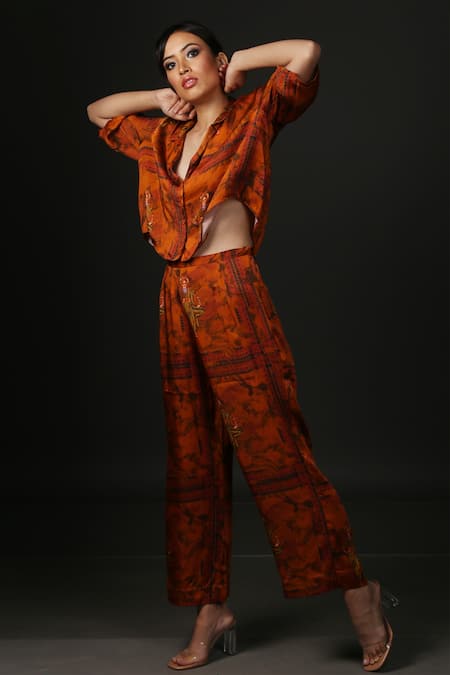 Shop_Ekastories_Red Cotton Embroidery Collared Kathputli Print Resort Shirt And Pant Set _at_Aza_Fashions