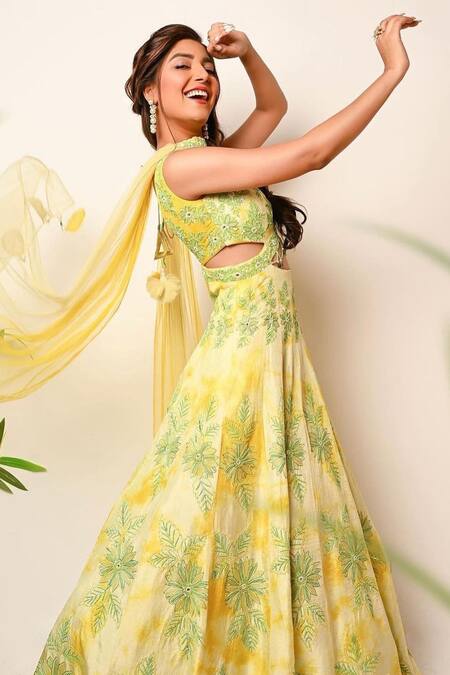 Shop Nitisha Kashyap Official Green Silk, Net Tie And Dye Floral Embroidered Anarkali With Choker Dupatta at Aza Fashions Shop_Nitisha Kashyap Official_Green Silk, Net Tie And Dye Floral Embroidered Anarkali With Choker Dupatta _at_Aza_Fashions