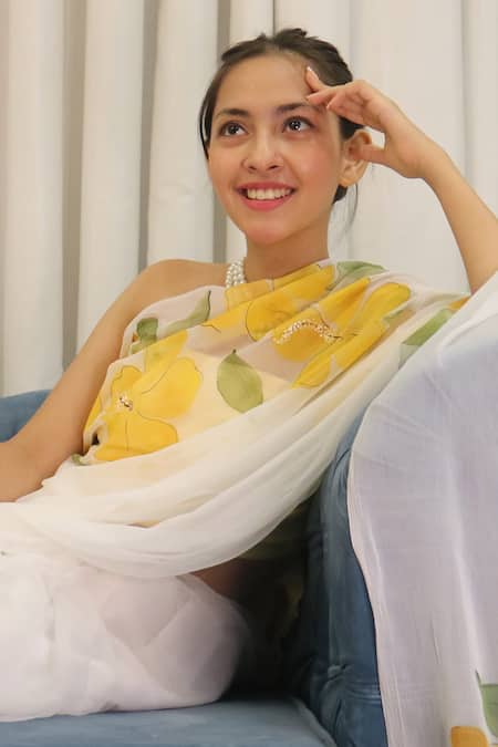 Meghstudio Hand Painted Saree With Unstitched Blouse Piece 