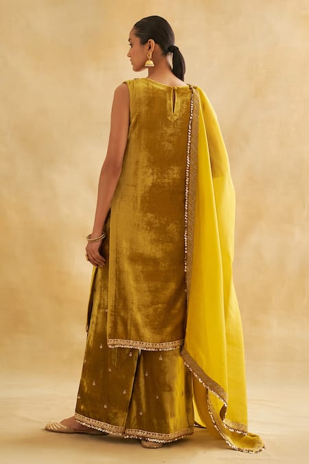 Shop Taisha Green , Velvet, , Pitta Hand Embroidered Kurta Set at Aza Fashions Shop_Taisha_Green , Velvet, , Pitta Hand Embroidered Kurta Set _at_Aza_Fashions