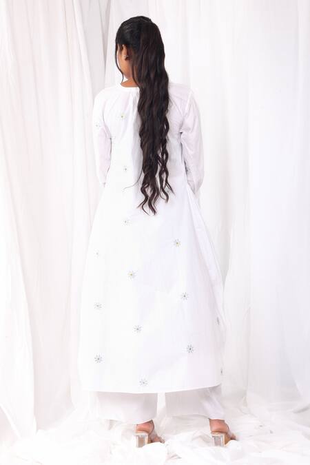 Shop Khat White Poplin, Cotton V-neck Flower Embroidered Kurta Pant Set at Aza Fashions Shop_Khat_White Poplin, Cotton V-neck Flower Embroidered Kurta Pant Set _at_Aza_Fashions