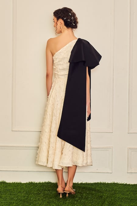 Shop Therealb Cream Polyester Bows Asymmetric Bridgeton Daytime One Shoulder Dress at Aza Fashions Shop_Therealb_Cream Polyester Bows Asymmetric Bridgeton Daytime One Shoulder Dress _at_Aza_Fashions