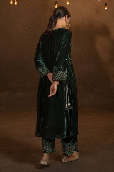 Shop_Glittire By Sakshi Verma_Green Silk Velvet Mirror, Resham, Dabka Notched Embroidered Kurta Set_at_Aza_Fashions