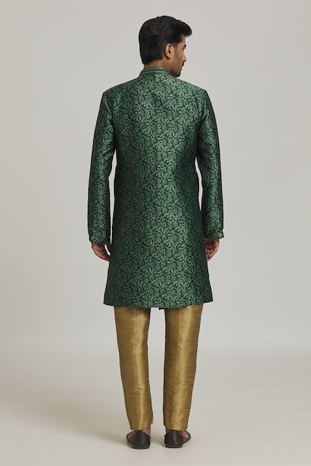 Samyukta Singhania_Green Silk Embroidery Woven Side Buttoned Sherwani With Pant _Online_at_Aza_Fashions