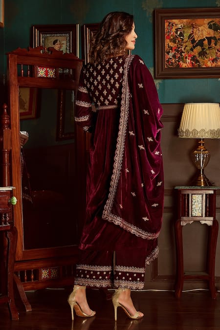 Priyanka Jain Wine Velvet Lining Shantoon Aari Work And Sequin V Neck Embroidered Kurta Set Online at Aza Fashions Priyanka Jain_Wine Velvet Lining Shantoon Aari Work And Sequin V Neck Embroidered Kurta Set _Online_at_Aza_Fashions