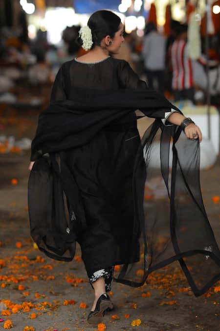 Shop Raiman Black Chanderi Embroidered Floral V Neck Thread Kurta Set at Aza Fashions Shop_Raiman_Black Chanderi Embroidered Floral V Neck Thread Kurta Set _at_Aza_Fashions