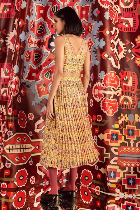 Shop_Betrue_Yellow Handloom Cotton Tabriz Print Pleated Midi Skirt _at_Aza_Fashions