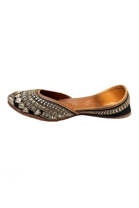 Kurrbat Regal Stone & Zardozi Embroidered Juttis 