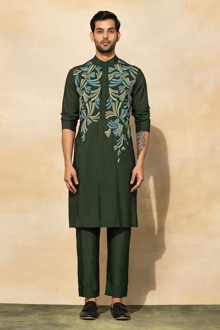 Shop Diyarajvvir Green Cotton Cut Work Mandarin Collar Embroidered Kurta Set at Aza Fashions Shop_Diyarajvvir_Green Cotton Cut Work Mandarin Collar Embroidered Kurta Set _at_Aza_Fashions