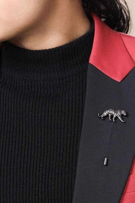 Cosa Nostraa - Black Calm Cheetah Brass Lapel Pin