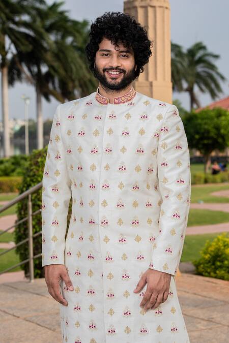Hilo Design_White Silk Embroidery Irenic Zari Sherwani Set _at_Aza_Fashions