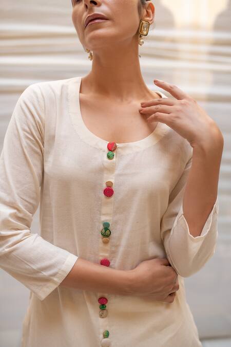 Priyanka Raajiv_Beige Handloom Cotton Round Neck Illan Kurta And Pant Set _Online_at_Aza_Fashions