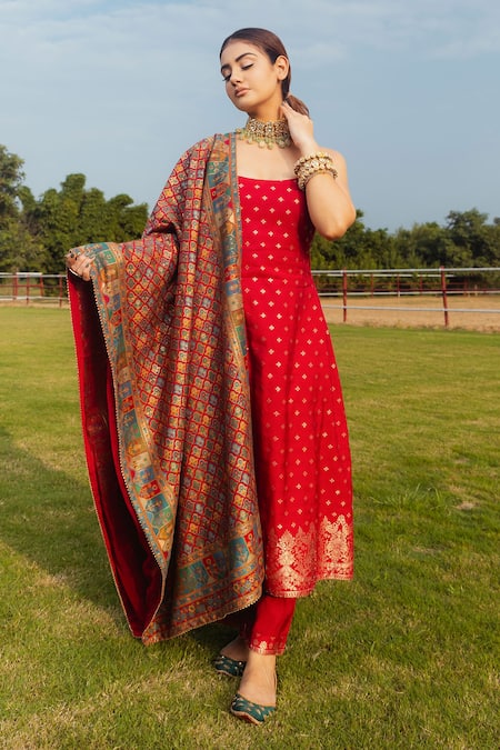 Safaa Zahra Woven A-Line Kurta Set 