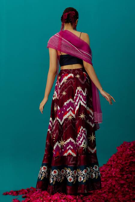 Shop Latha Puttanna Pink Silk Organza Embroidered Pearls Work Dupatta at Aza Fashions Shop_Latha Puttanna_Pink Silk Organza Embroidered Pearls Work Dupatta _at_Aza_Fashions