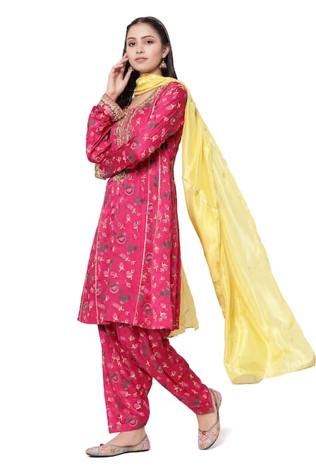 Shop Shetab Kazmi Pink Modal Satin Floral, Gota Patti Round Neck Scattered Block Print Kurta Set at Aza Fashions Shop_Shetab Kazmi_Pink Modal Satin Floral, Gota Patti Round Neck Scattered Block Print Kurta Set _at_Aza_Fashions