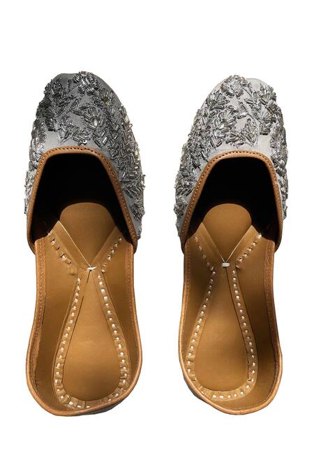 Kurrbat Twilight Dabka & Zari Work Juttis 