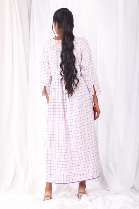 Shop Khat White Handloom Cotton Round Neck Handwoven Checkered Pattern Dress With Scarf at Aza Fashions Shop_Khat_White Handloom Cotton Round Neck Handwoven Checkered Pattern Dress With Scarf _at_Aza_Fashions
