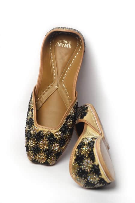 Shop Cilwana Studio Black Embroidered Cutdana Juttis at Aza Fashions Shop_Cilwana Studio_Black Embroidered Cutdana Juttis _at_Aza_Fashions