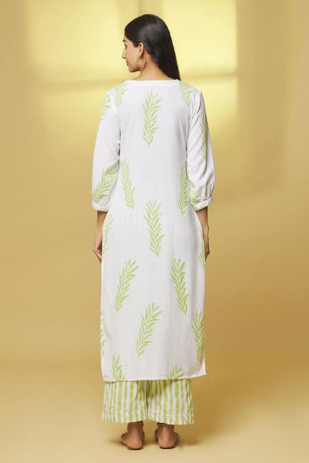 Shop Kalakaari By Sagarika White Cotton, Kota Doria Split V-neck Handblock Printed Straight Kurta Set at Aza Fashions Shop_Kalakaari By Sagarika_White Cotton, Kota Doria Split V-neck Handblock Printed Straight Kurta Set _at_Aza_Fashions