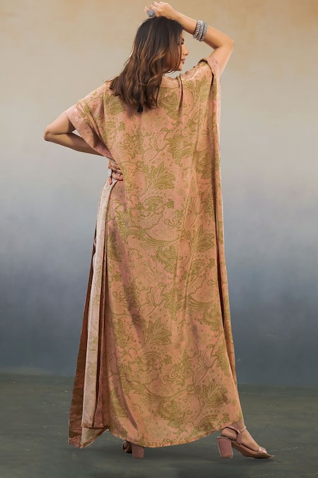 Shop Affroz Pink Viscose, Crepe V-neck Paisley Print Kaftan at Aza Fashions Shop_Affroz_Pink Viscose, Crepe V-neck Paisley Print Kaftan _at_Aza_Fashions