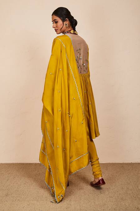 Shop_Sue Mue_Yellow Silk, Lycra, Crepe Embroidery, Sequins, Zari V-neck Floral Kurta Set _at_Aza_Fashions