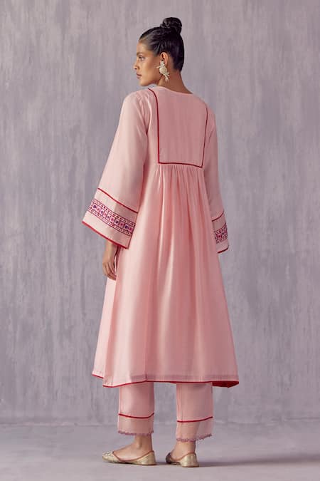 Shop Amisha Kothari Peach Cotton, Organza, Embroidery, Tassels Chandni Sleeve Kurta Set at Aza Fashions Shop_Amisha Kothari_Peach Cotton, Organza, Embroidery, Tassels Chandni Sleeve Kurta Set _at_Aza_Fashions